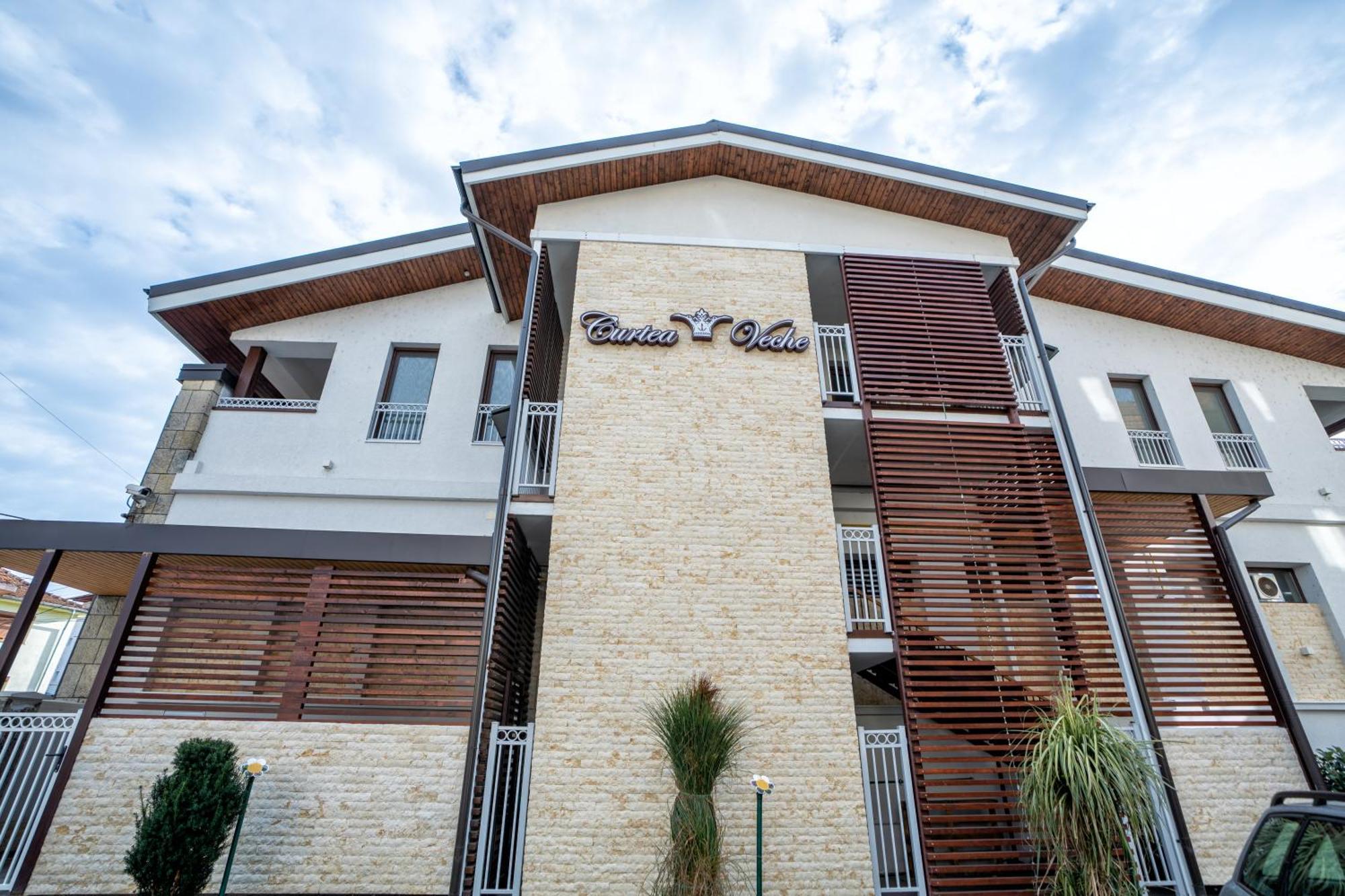 Hotel Curtea Veche 쿠티에데아게스 외부 사진
