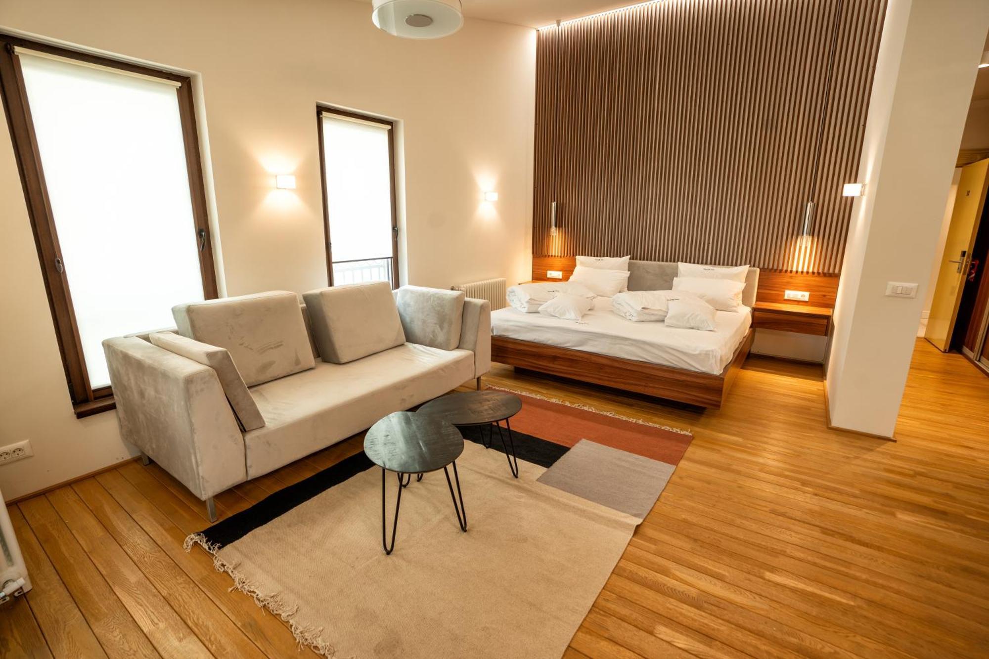 Hotel Curtea Veche 쿠티에데아게스 외부 사진